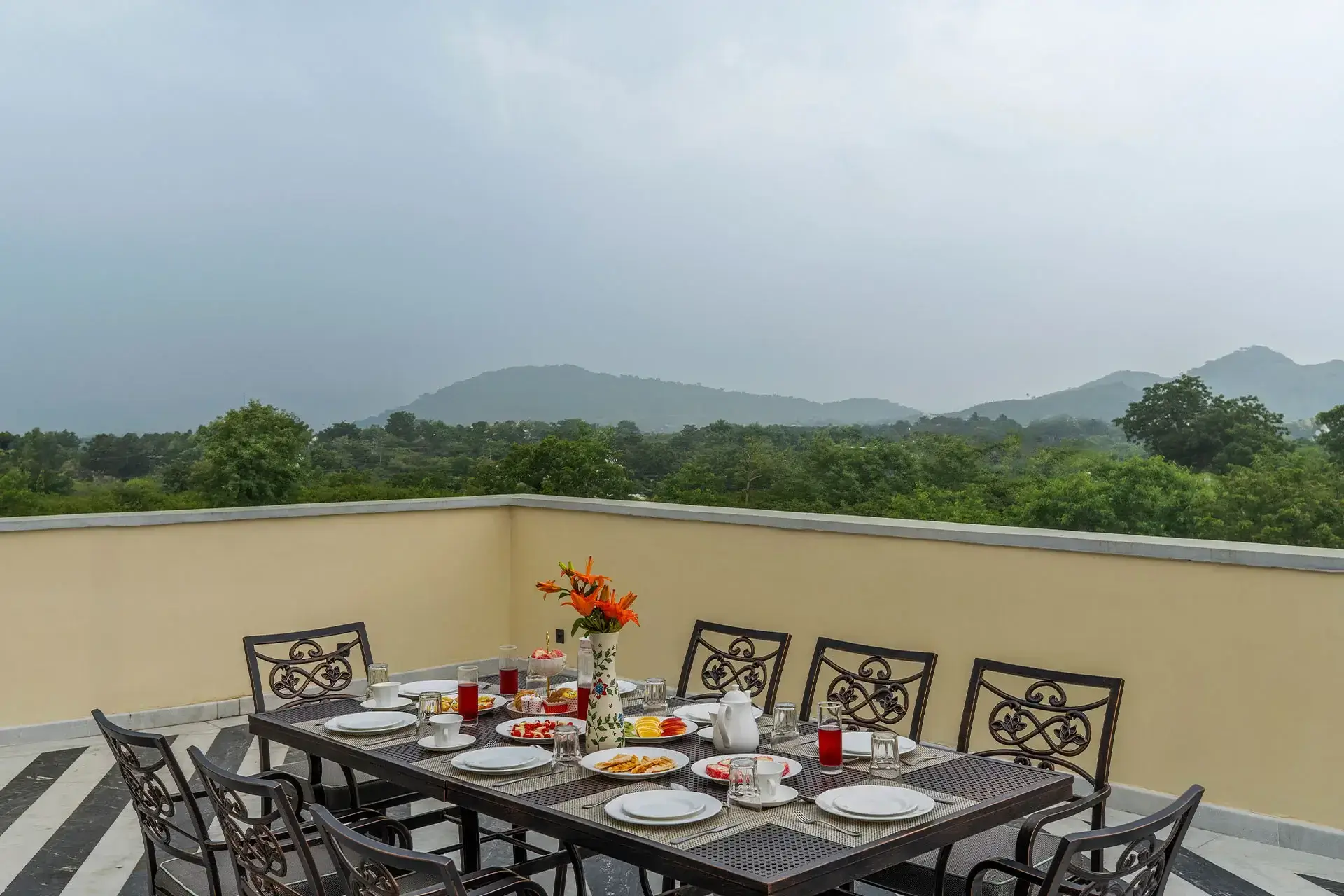 best restaurant for family in udaipur