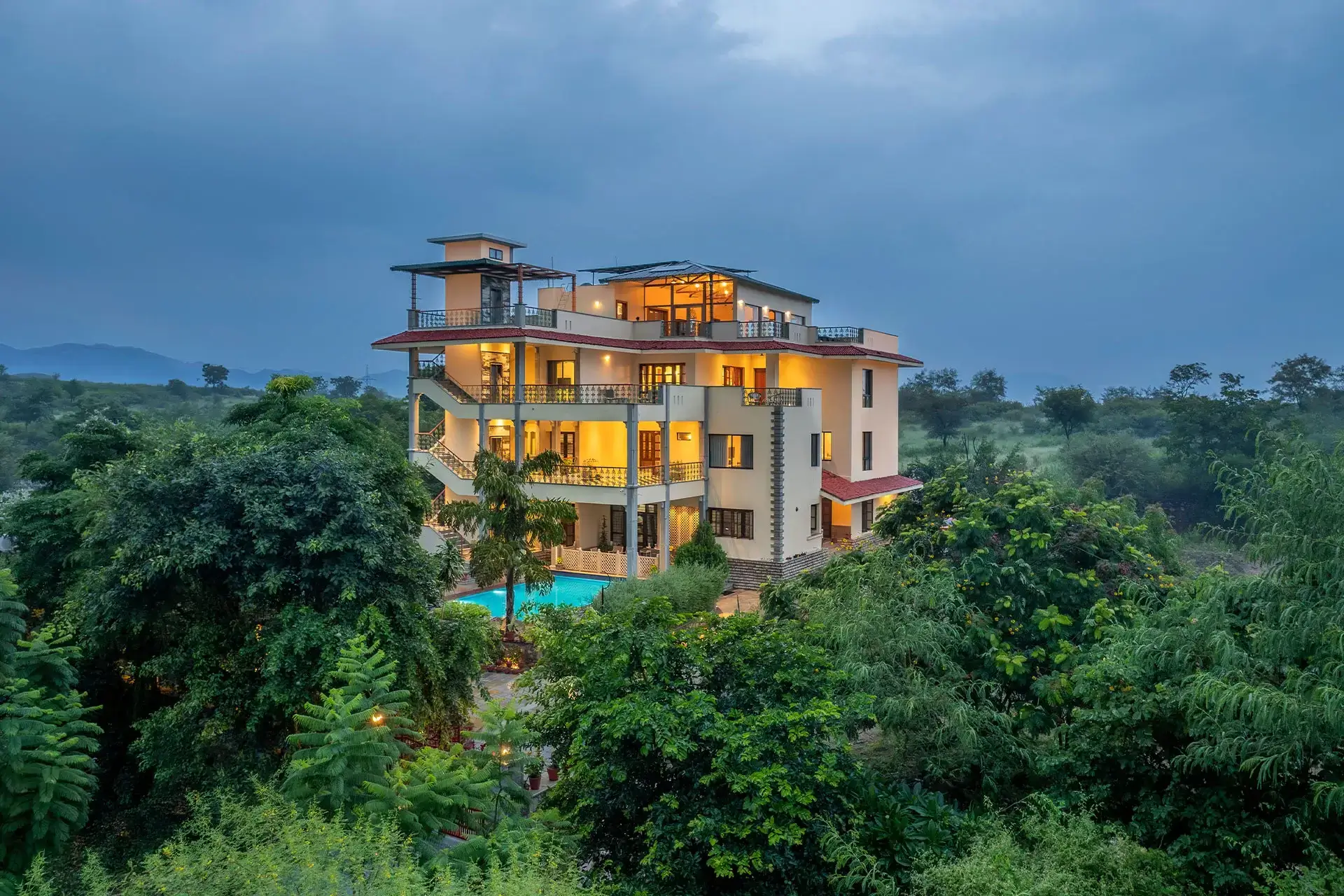 luxury stay in udaipur