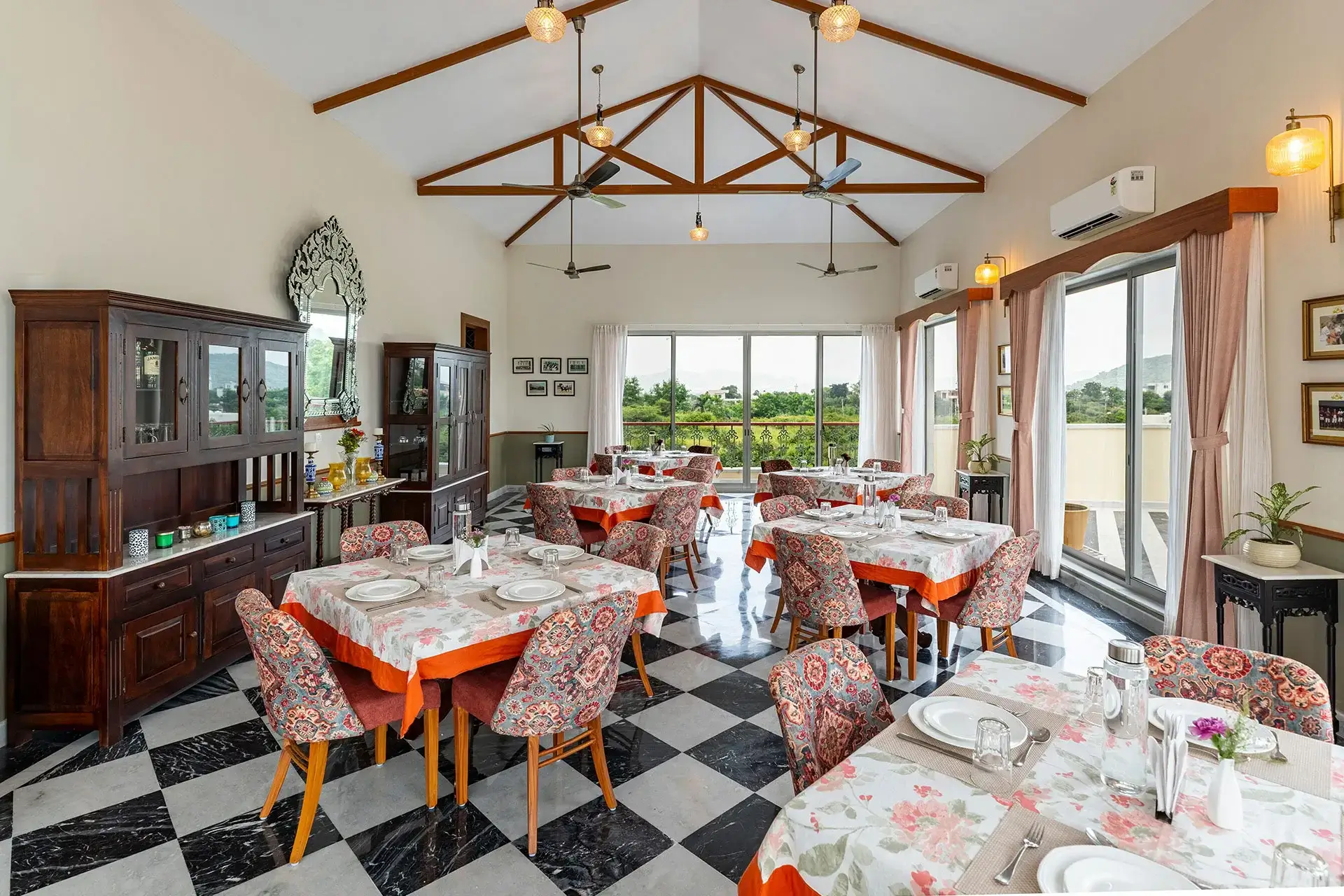rooftop restaurants in udaipur near fateh sagar lake