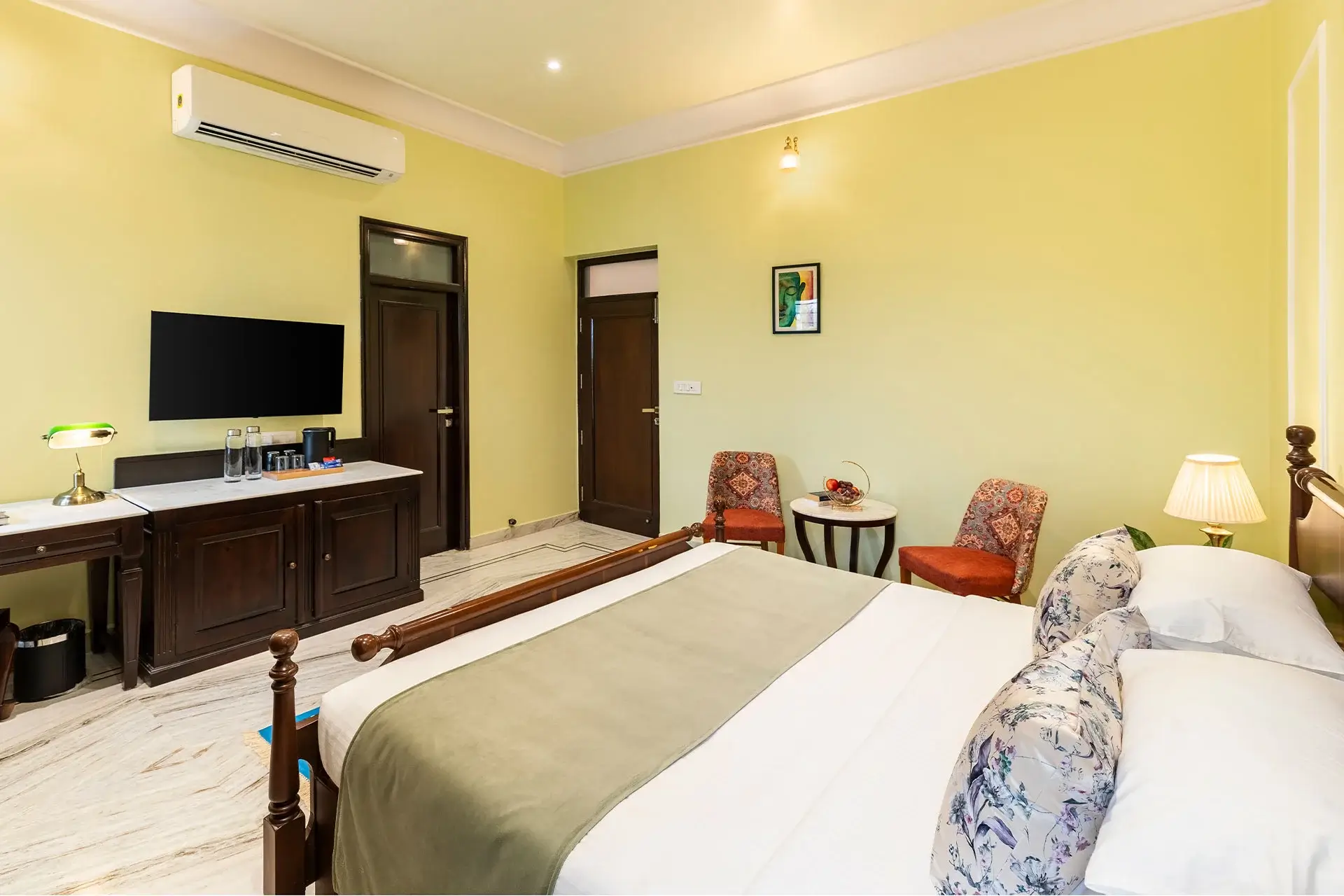 Luxury Rooms Near Fateh Sagar Lake