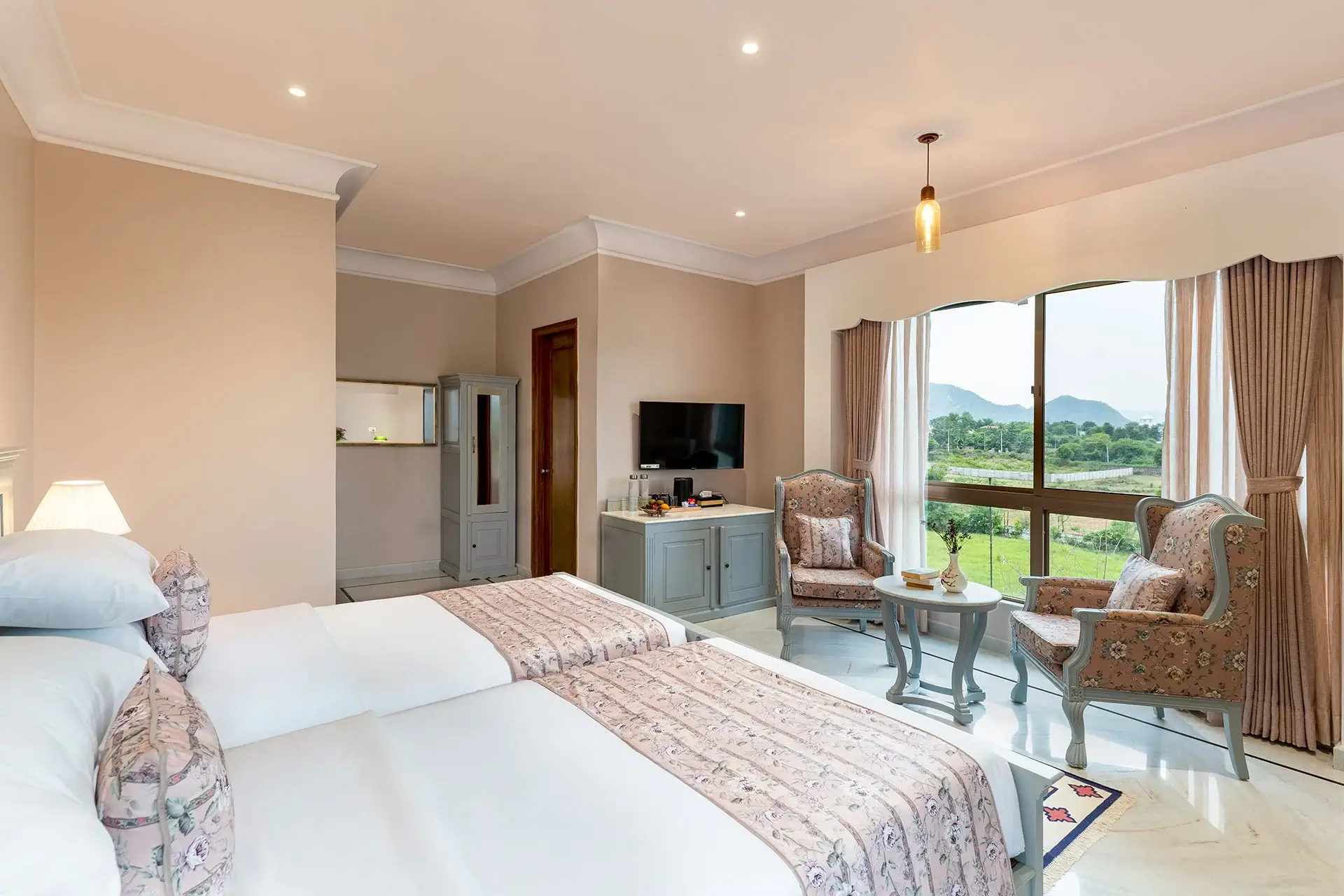 Luxury rooms in Udaipur near fateh Sagar
