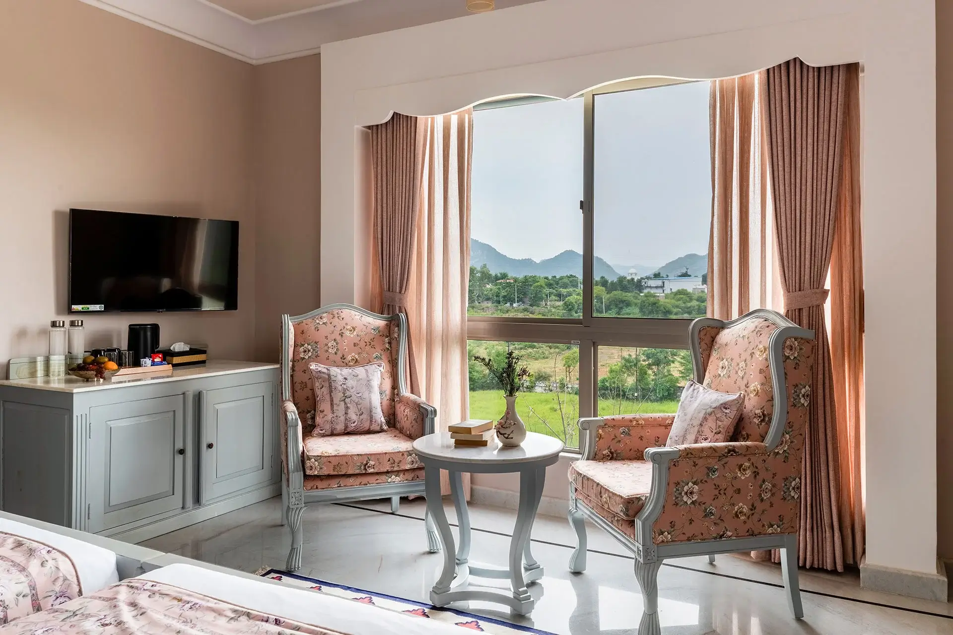 luxury rooms near fateh sagar lake udaipur